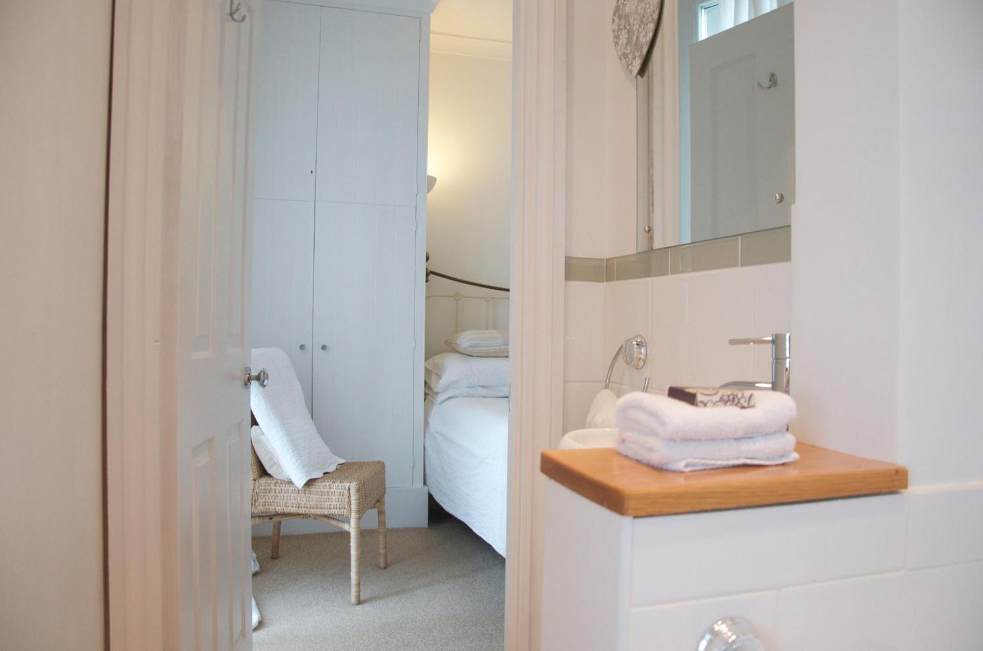 Onefifty Bed & Breakfast Cowes  Bagian luar foto