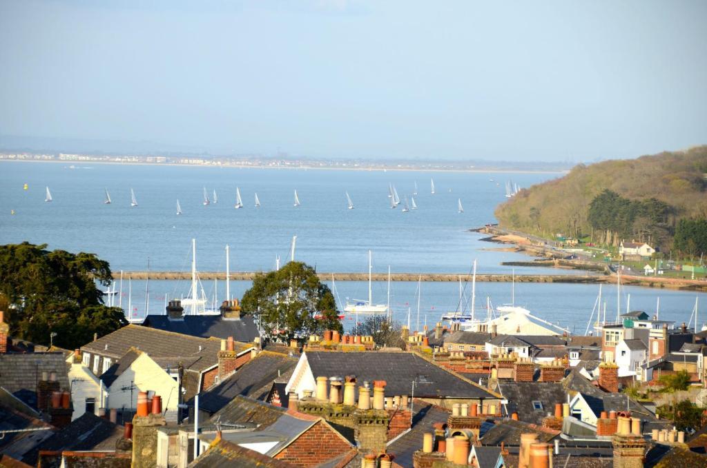 Onefifty Bed & Breakfast Cowes  Bagian luar foto